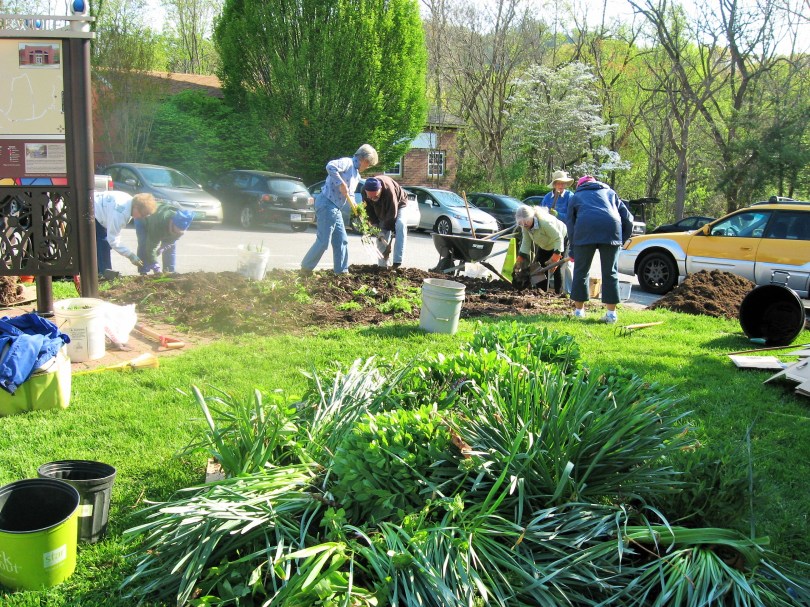 Dirt Diggin' Day 4-21-2015